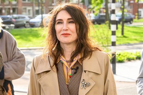 carice van houten nude|Actrice Carice van Houten aangehouden bij klimaatprotest op A12.